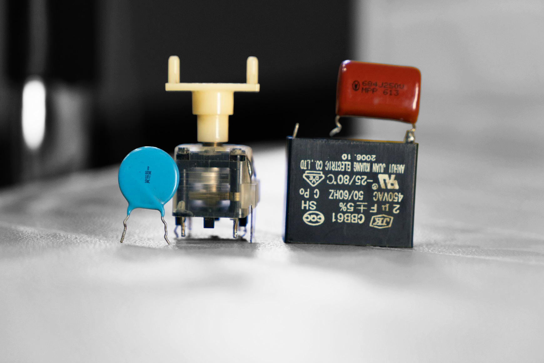 capacitor- مكثفات